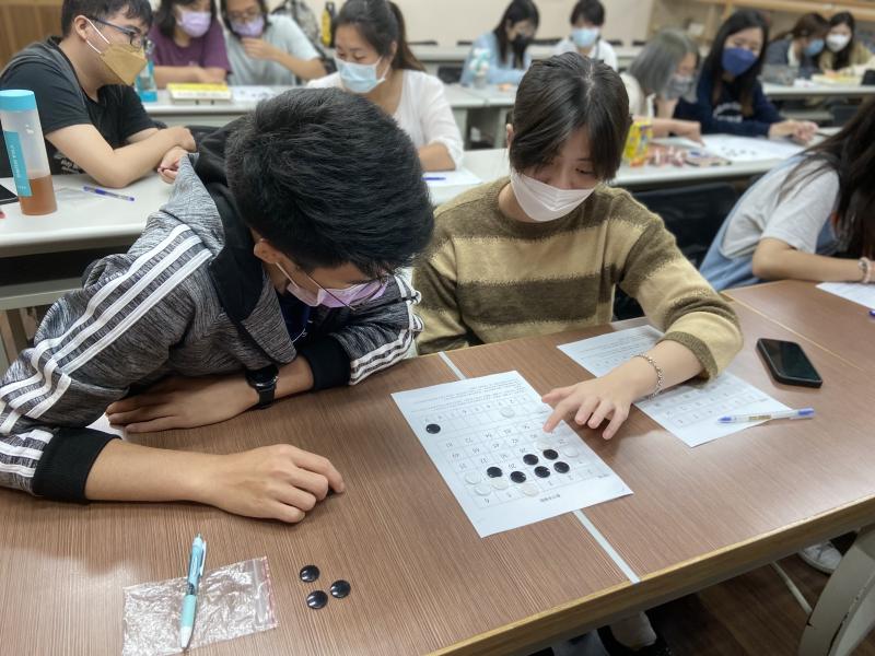 小學伴專注的眼神!!!